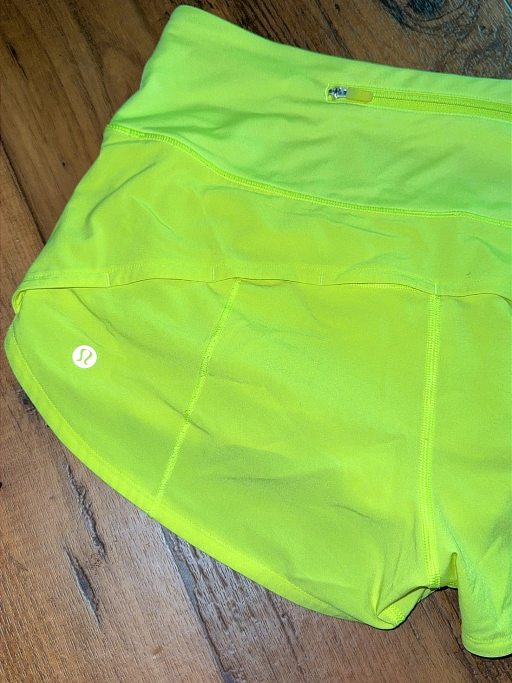 Excellent Lululemon Speed Up high rise Shorts highlighter yellow size 6 2.5” - Picture 9 of 14